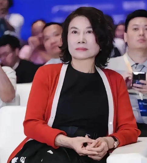 乐鱼体育官方网站-脸都不要了！格力新空调的箱子正面直接印着“全铜管”这几个字