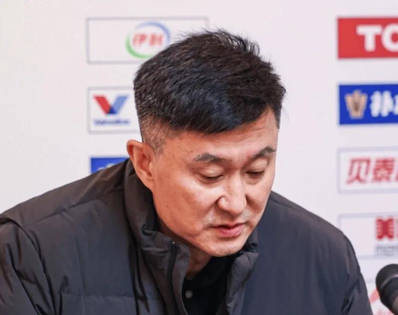 乐鱼体育登录入口-溃败上海发布会！杜锋直指攻守问题从自身找原因，萨姆纳强调太松