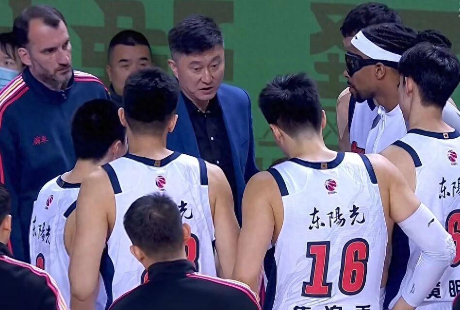 乐鱼体育登录入口-广东男篮麦考尔即将复出，北京男篮确定签下麦基，上海洛夫顿受伤